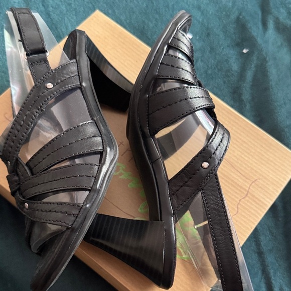 Elegant Black Leather Heels - Picture 10 of 13